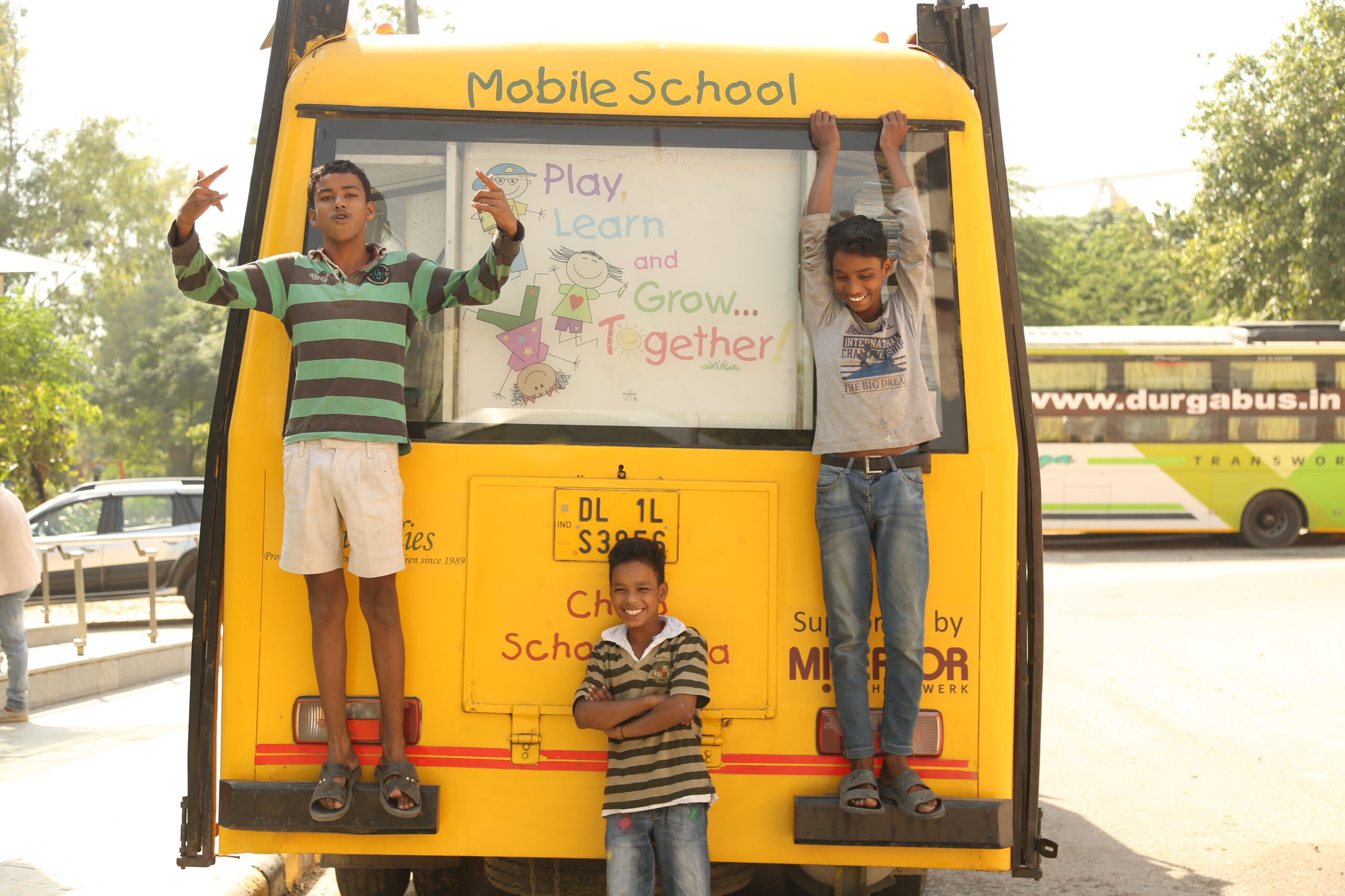 Children and Youth in History  Doorstep School-on-Wheels, Mumbai  [Photographs]